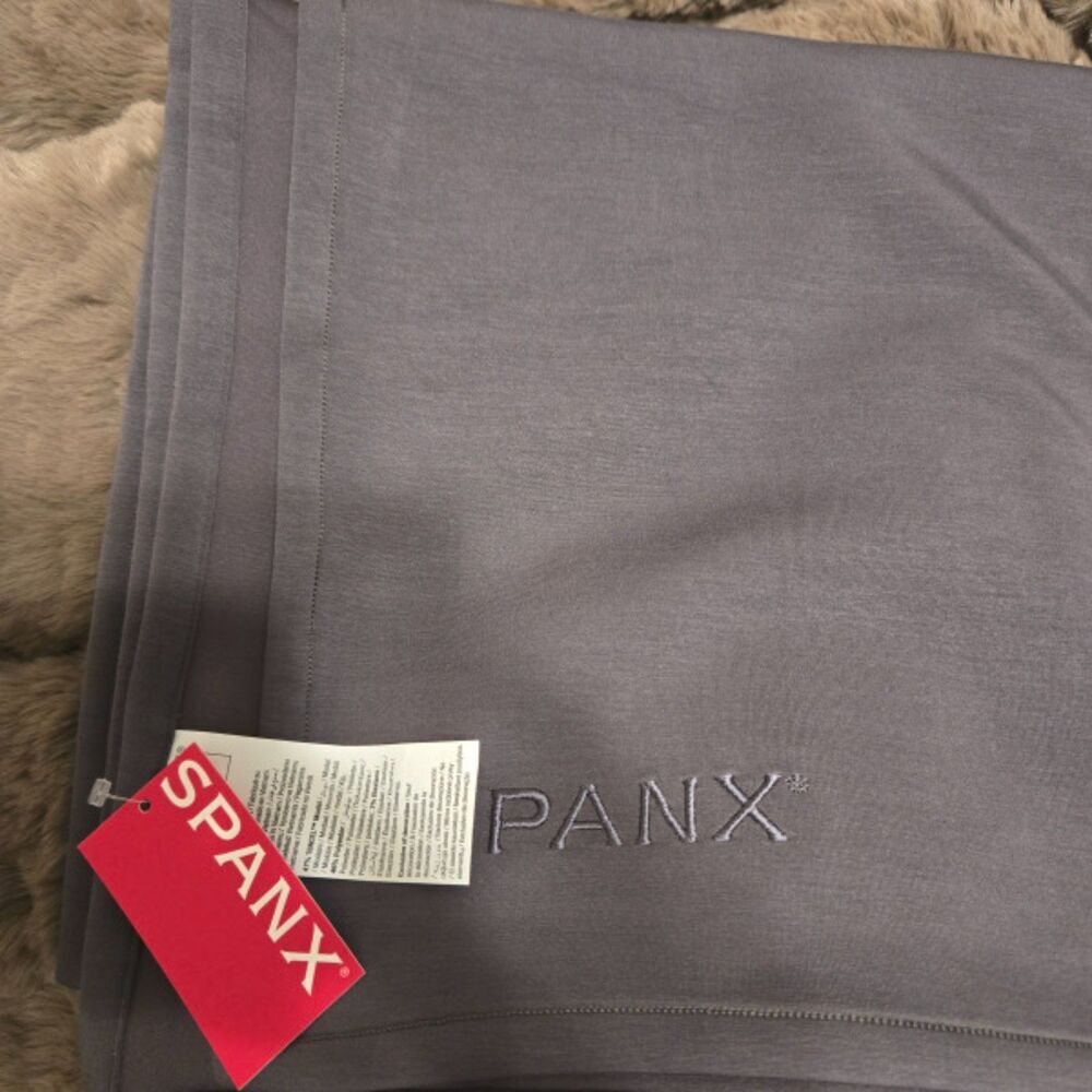 SPANX Throw Blanket Storm Black Charcoal Soft Cozy Plush Blanket NWT Retail $98